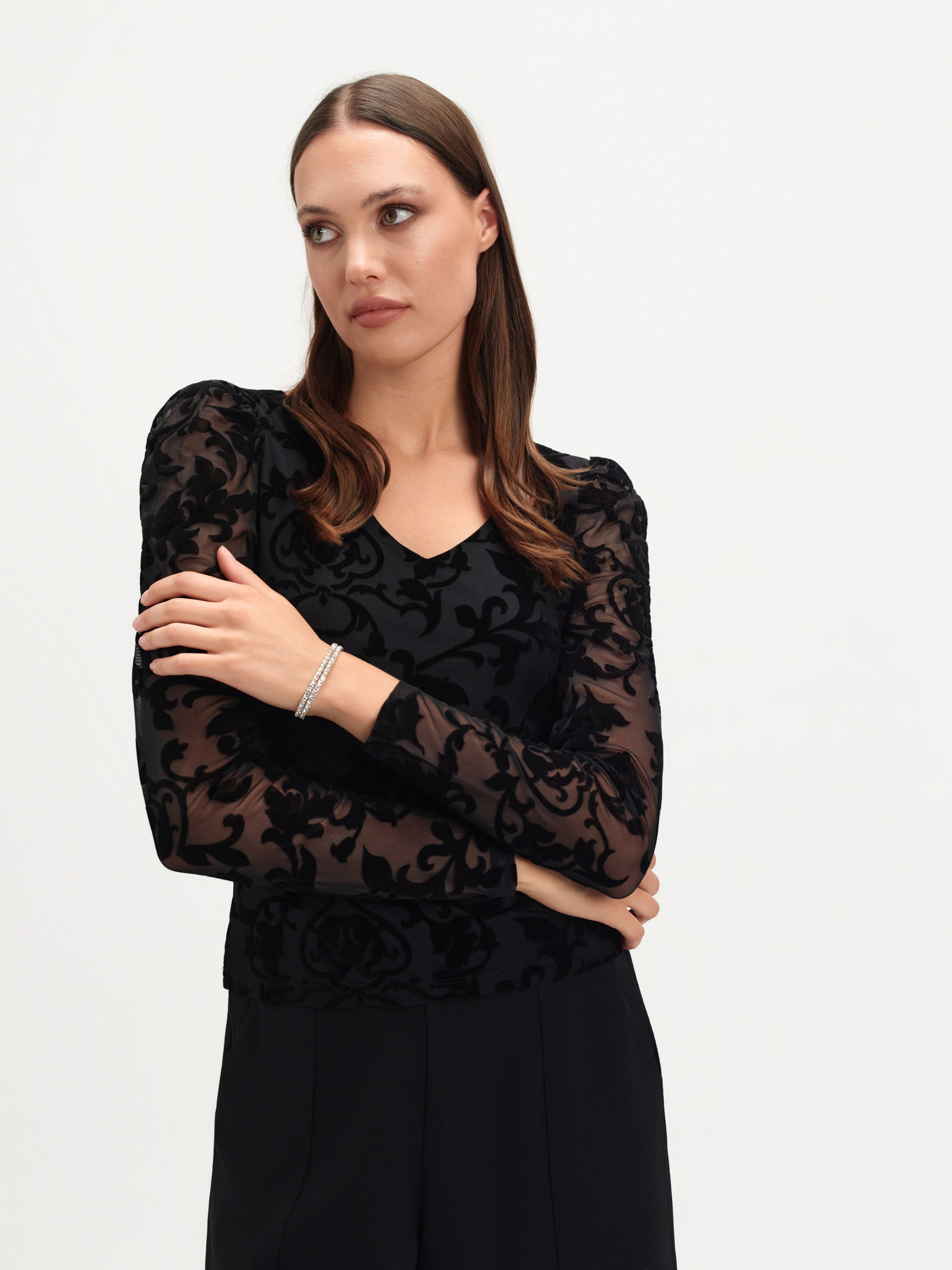 Koronkowy top z długim rękawem 