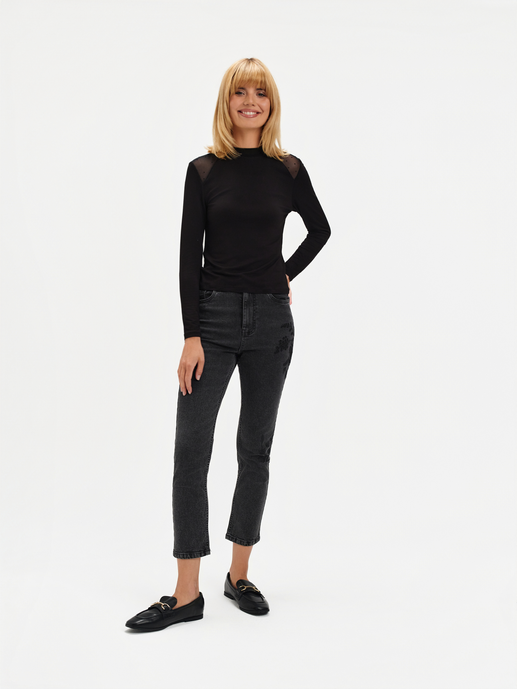 Czarny top z tiulowymi wstawkami 