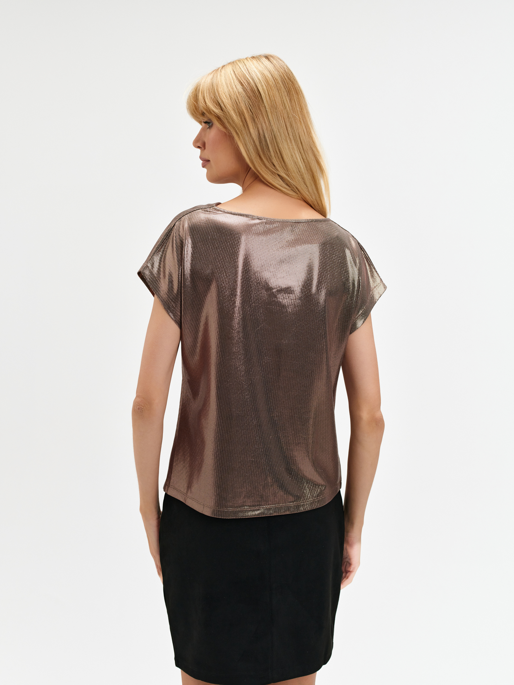 Błyszczący top w szampańskim odcieniu 