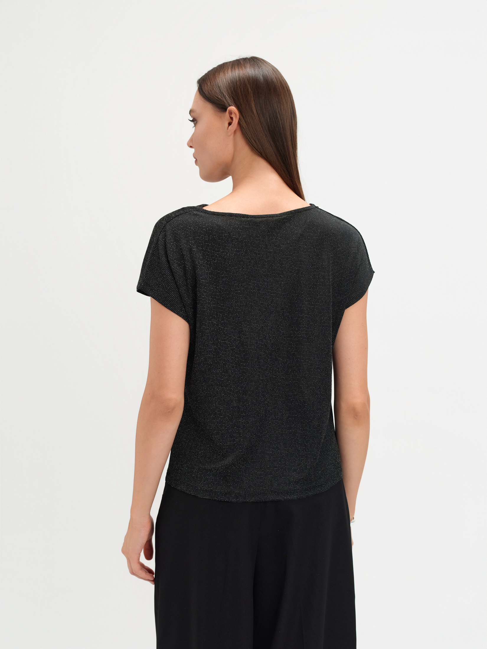 Czarny top z marszczonym dekoltem 