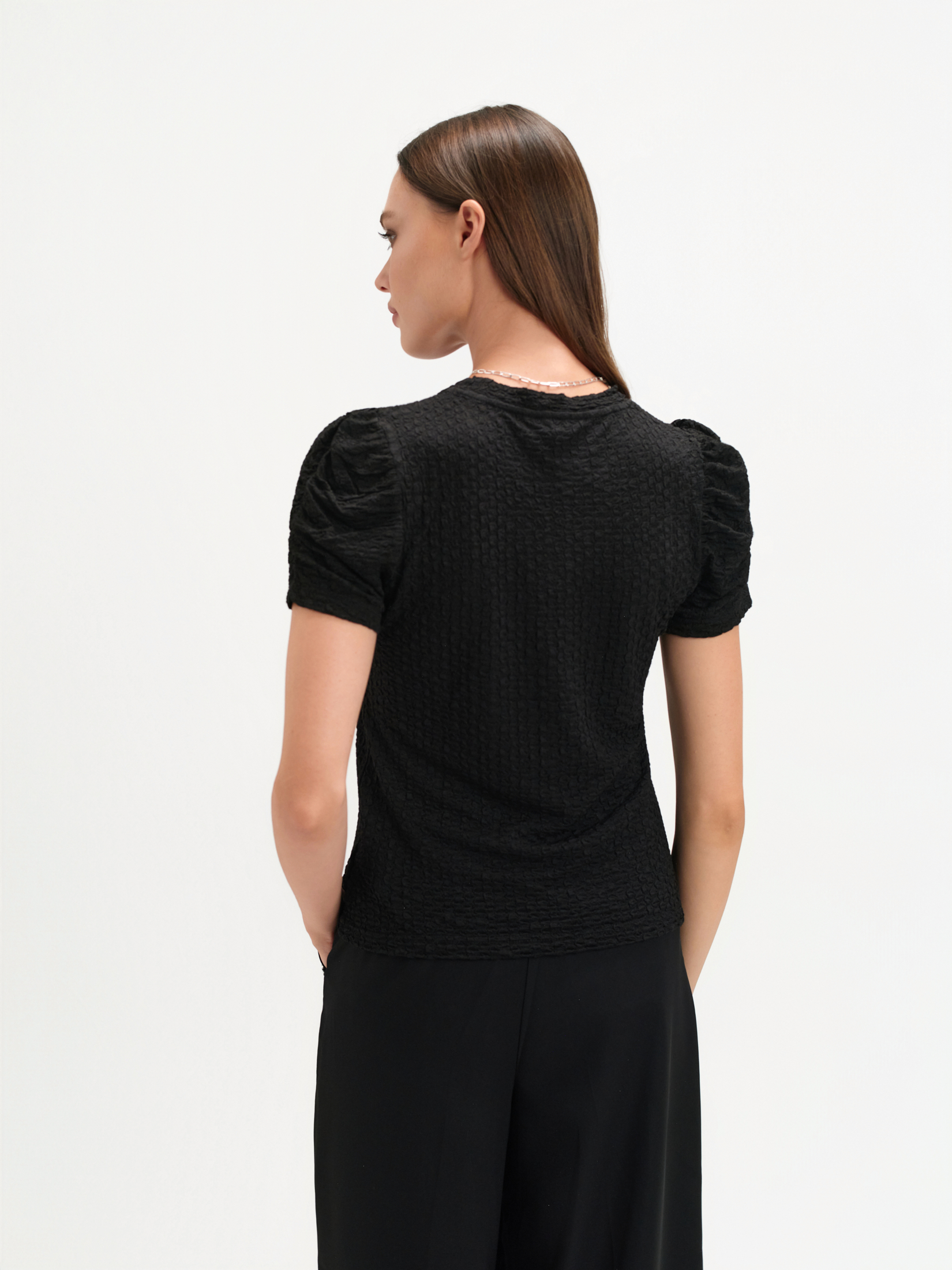 Czarny top z fakturą 