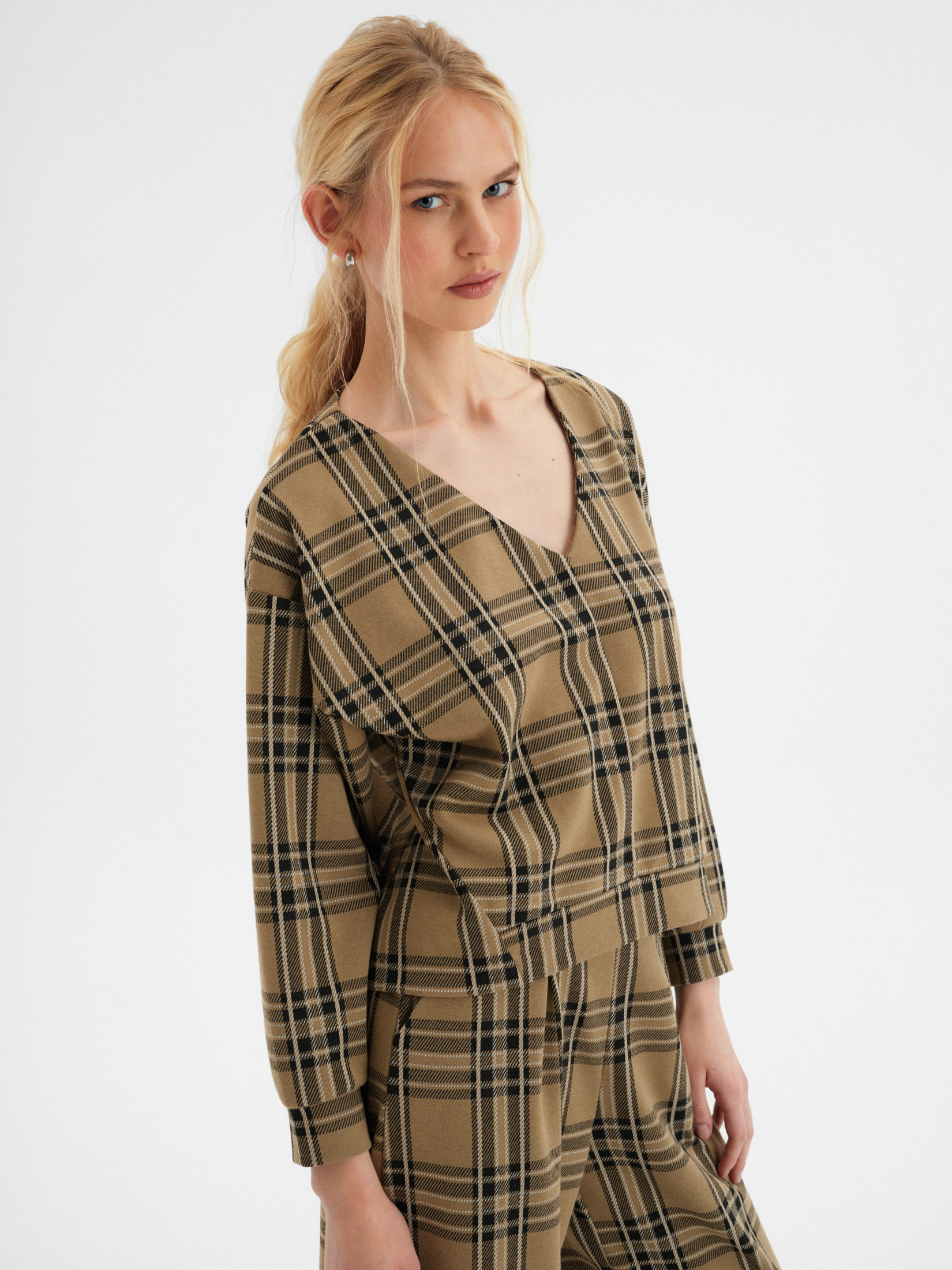 Luźna bluza z nadrukiem w kratę 