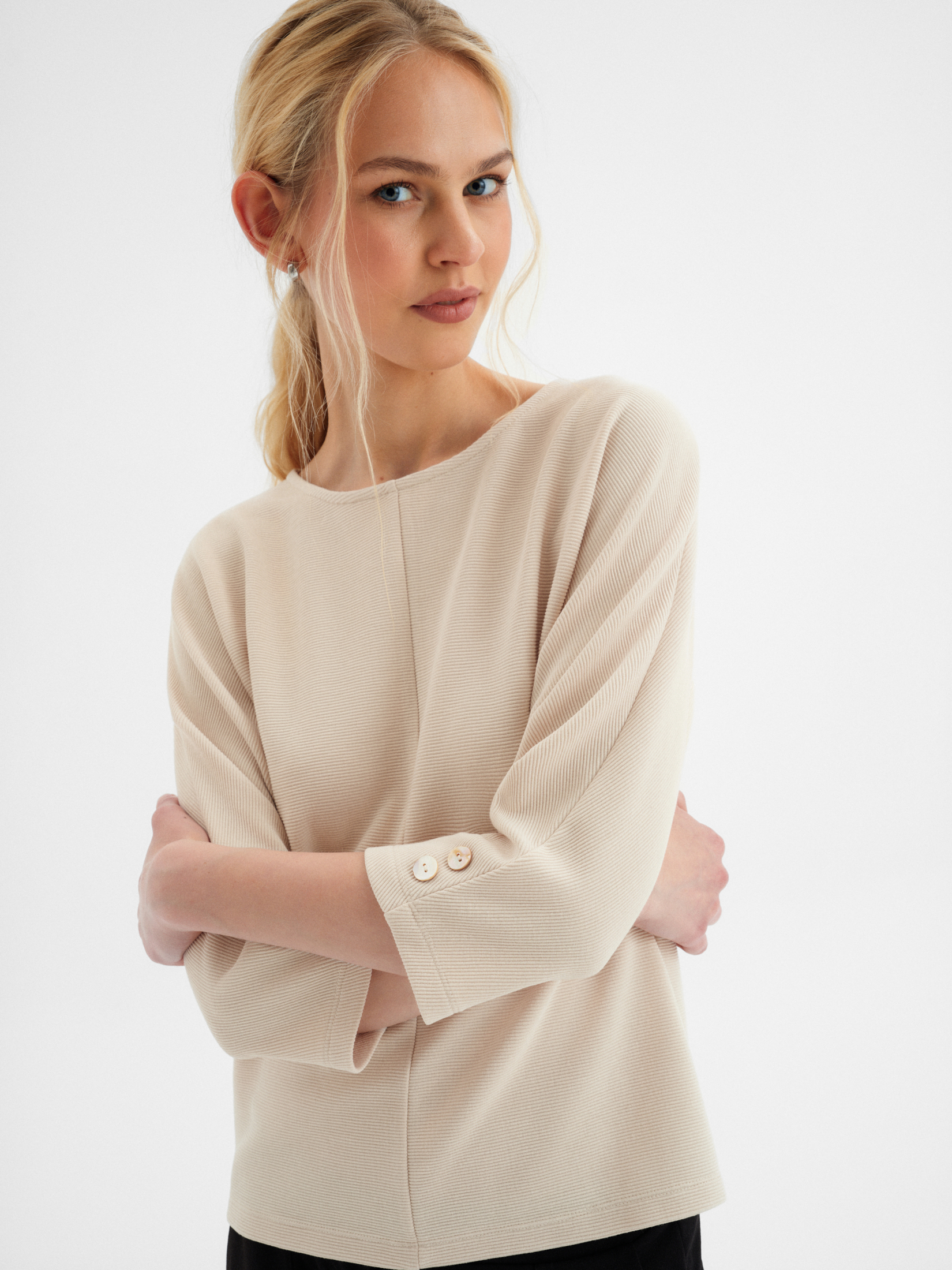 Beżowa bluza z rękawem 3/4 
