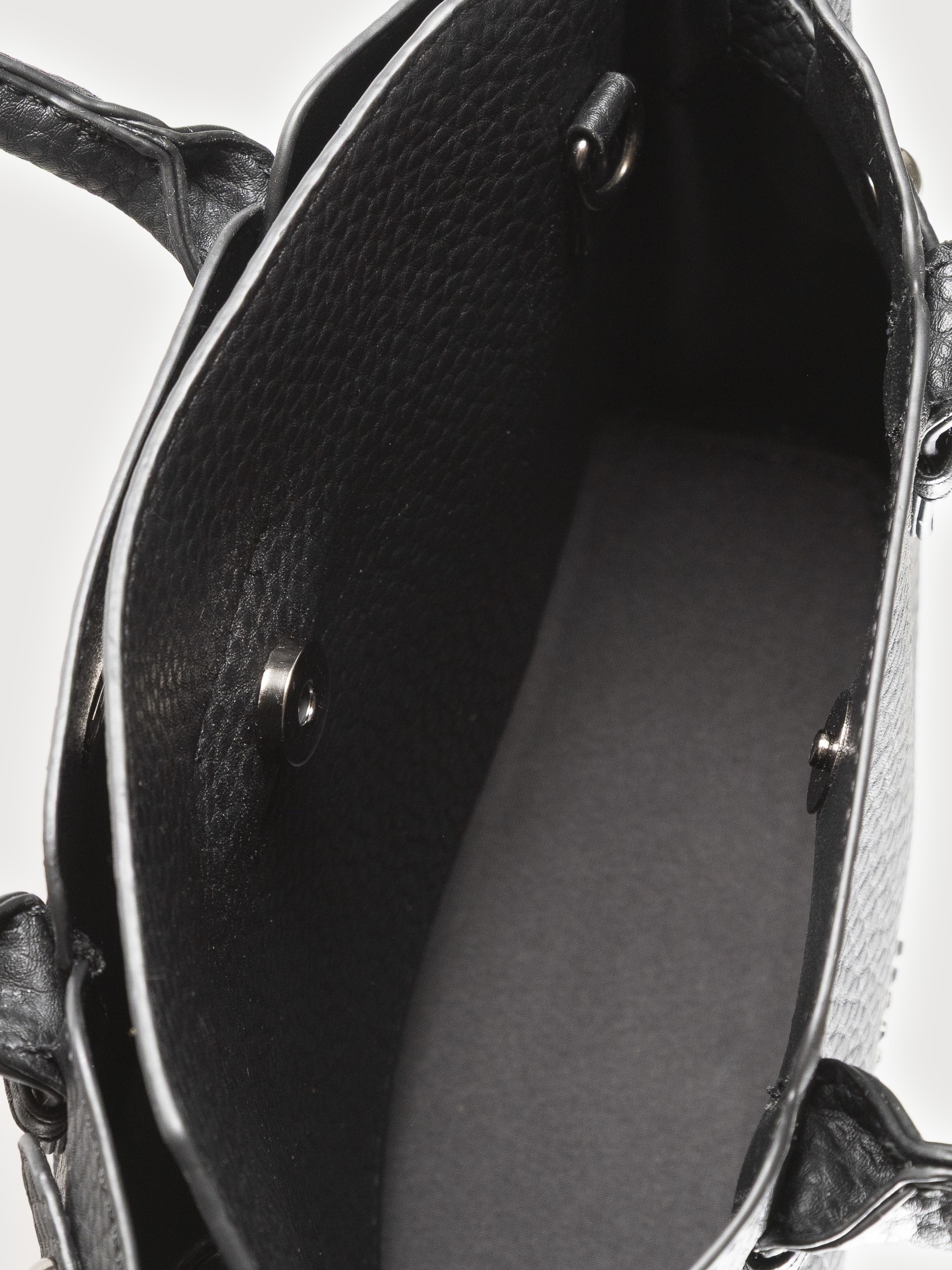 Czarna torebka typu shopper 